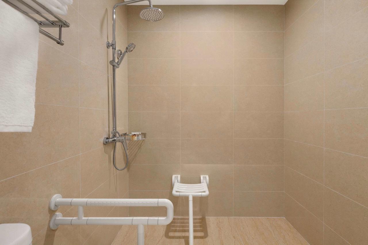 Ramada Shanghai Minhang Buitenkant foto